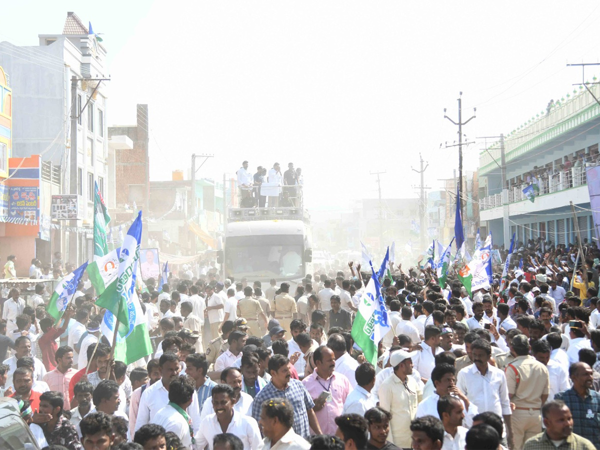 CM_20YS_20Jagan_20Memantha_20Siddham_20Public_20Meeting-24.jpg 23