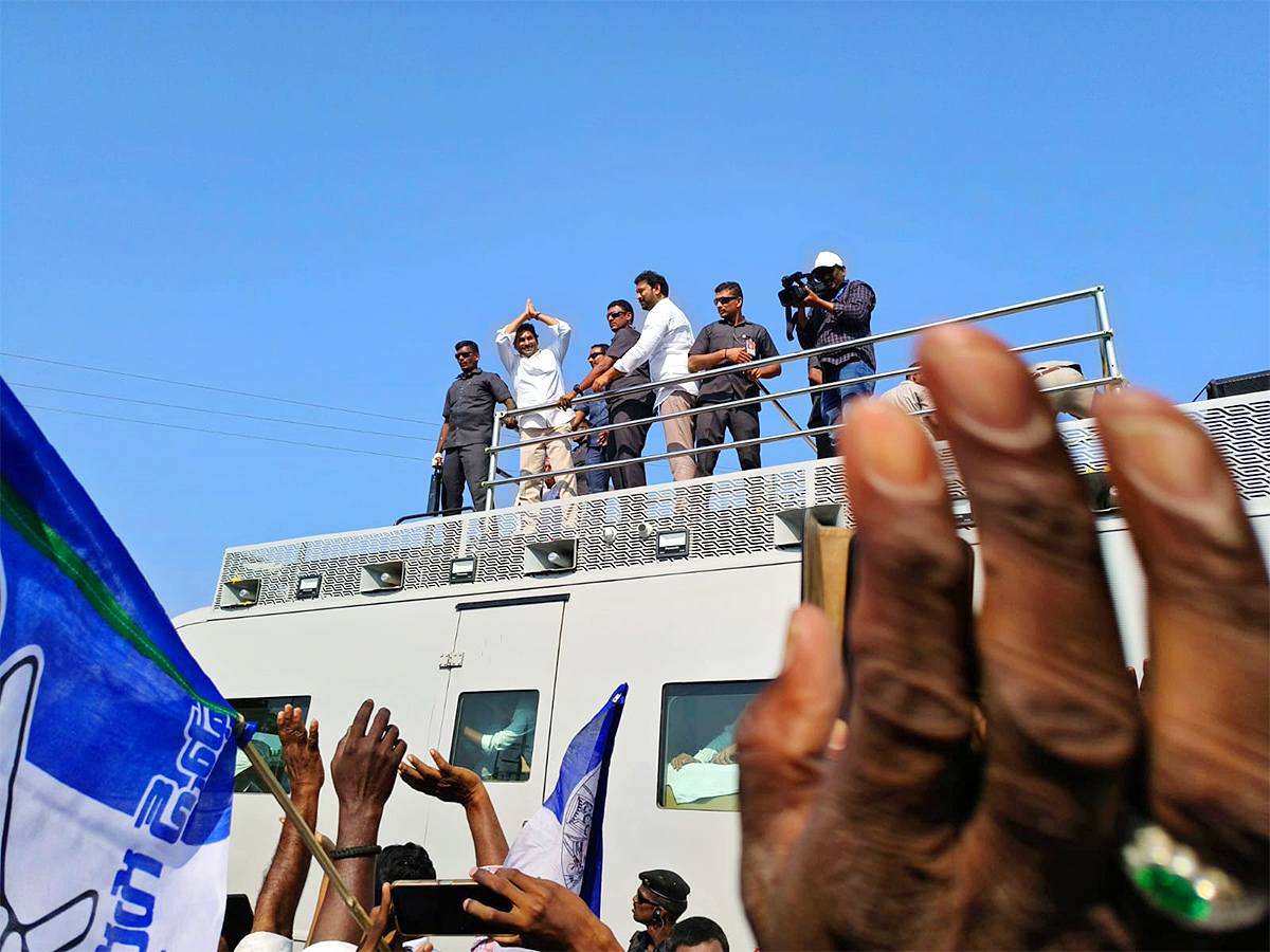 CM_20YS_20Jagan_20Memantha_20Siddham_20Public_20Meeting-26.jpg 25