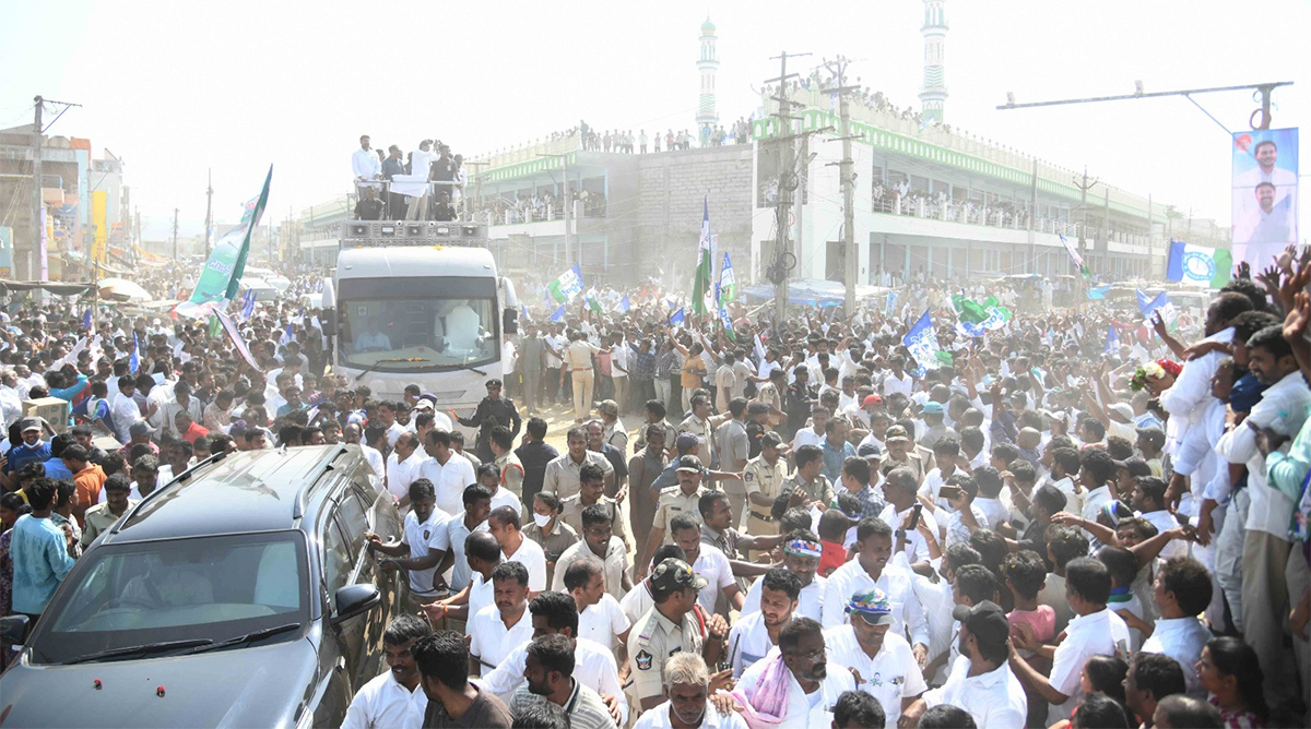 CM_20YS_20Jagan_20Memantha_20Siddham_20Public_20Meeting-29.jpg 27