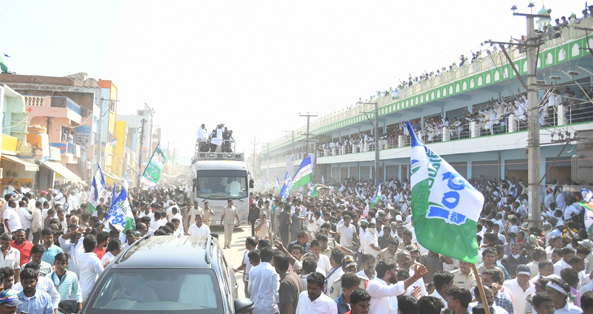 CM_20YS_20Jagan_20Memantha_20Siddham_20Public_20Meeting-30.jpg 28