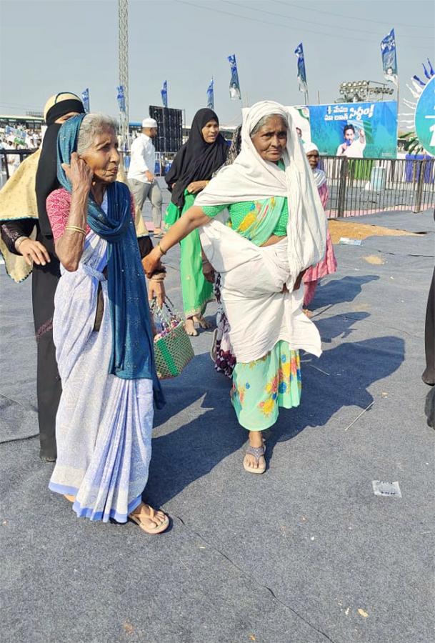 CM_20YS_20Jagan_20Memantha_20Siddham_20Public_20Meeting-4.jpg 4