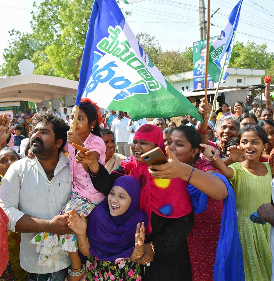 CM_20YS_20Jagan_20Memantha_20Siddham_20Public_20Meeting-5.jpg 5