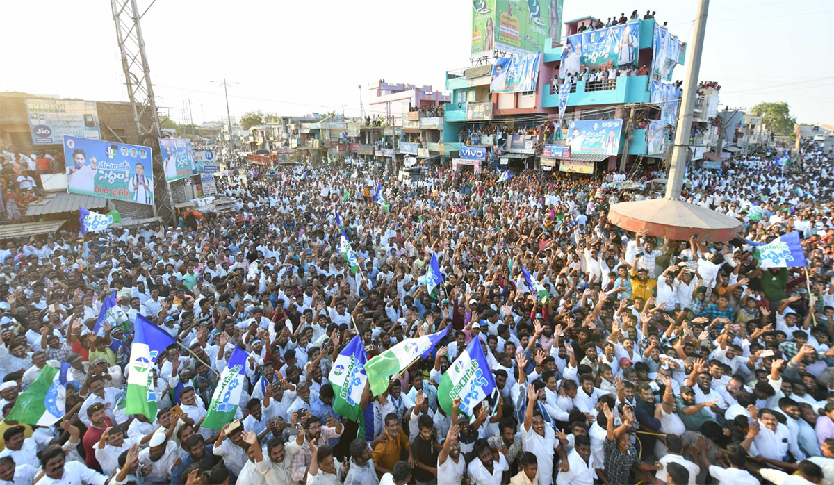 CM_20YS_20Jagan_20Memantha_20Siddham_20Public_20Meeting-57.jpg 36