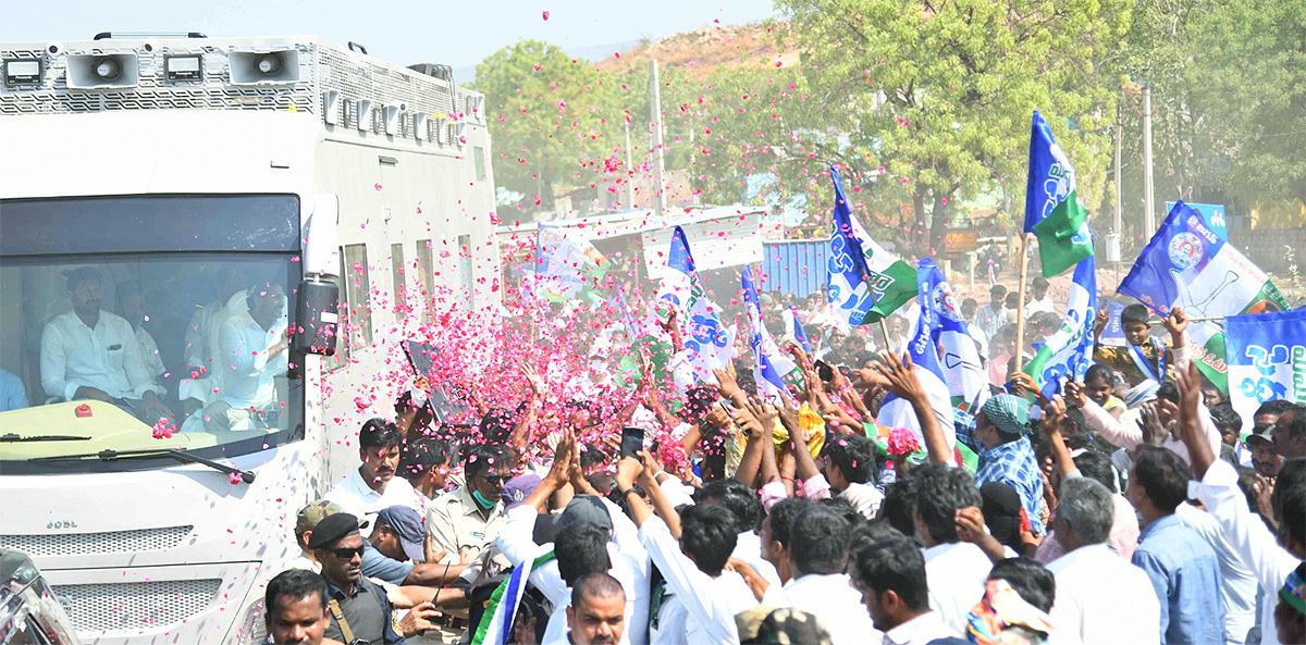 CM_20YS_20Jagan_20Memantha_20Siddham_20Public_20Meeting-6.jpg 6