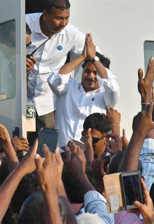 CM_20YS_20Jagan_20Memantha_20Siddham_20Public_20Meeting-62.jpg 40