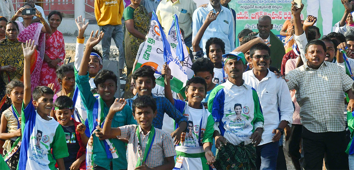 CM_20YS_20Jagan_20Memantha_20Siddham_20Public_20Meeting-67.jpg 44
