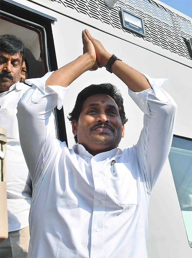 CM_20YS_20Jagan_20Memantha_20Siddham_20Public_20Meeting-70.jpg 46