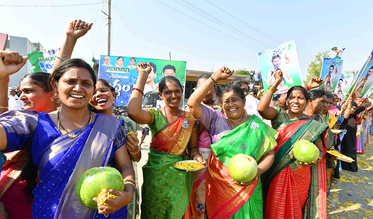 CM_20YS_20Jagan_20Memantha_20Siddham_20Public_20Meeting-75.jpg 50