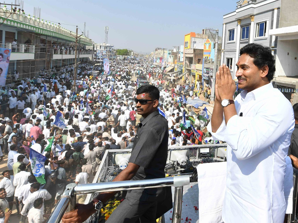 CM_20YS_20Jagan_20Memantha_20Siddham_20Public_20Meeting-8.jpg 8
