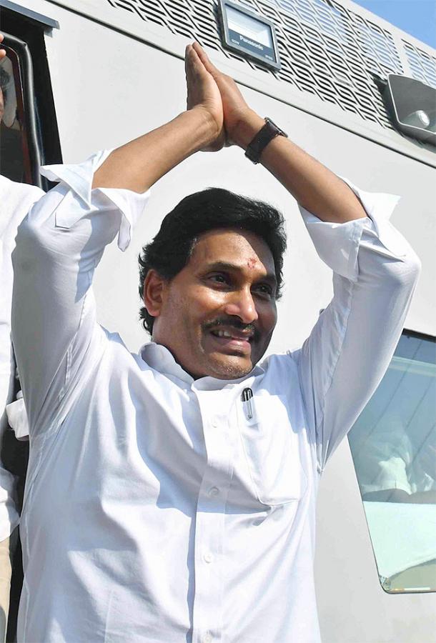 CM_20YS_20Jagan_20Memantha_20Siddham_20Public_20Meeting-80.jpg 54