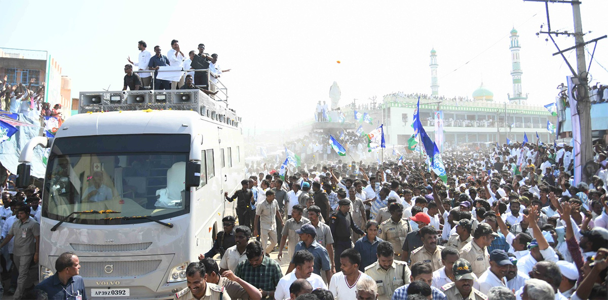 CM_20YS_20Jagan_20Memantha_20Siddham_20Public_20Meeting-9.jpg 9
