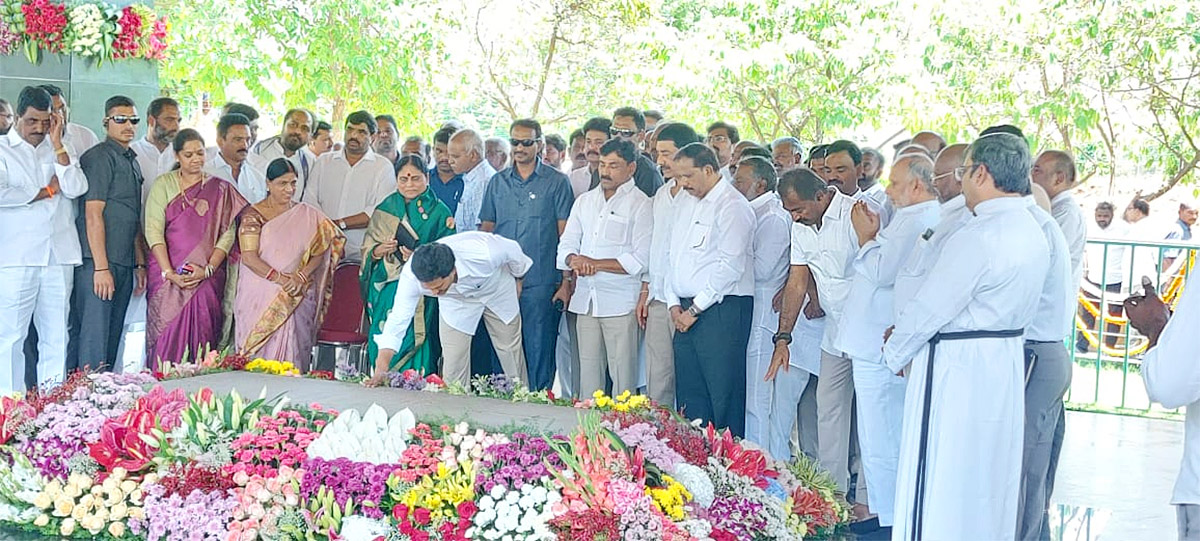 CM_20YS_20Jagan_20Ready_20To_20Memanta_20Siddham_20Bus_20Yatra_20Election_20Campaign-12_0.jpg 28