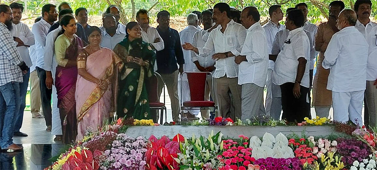 CM_20YS_20Jagan_20Ready_20To_20Memanta_20Siddham_20Bus_20Yatra_20Election_20Campaign-13_0.jpg 29