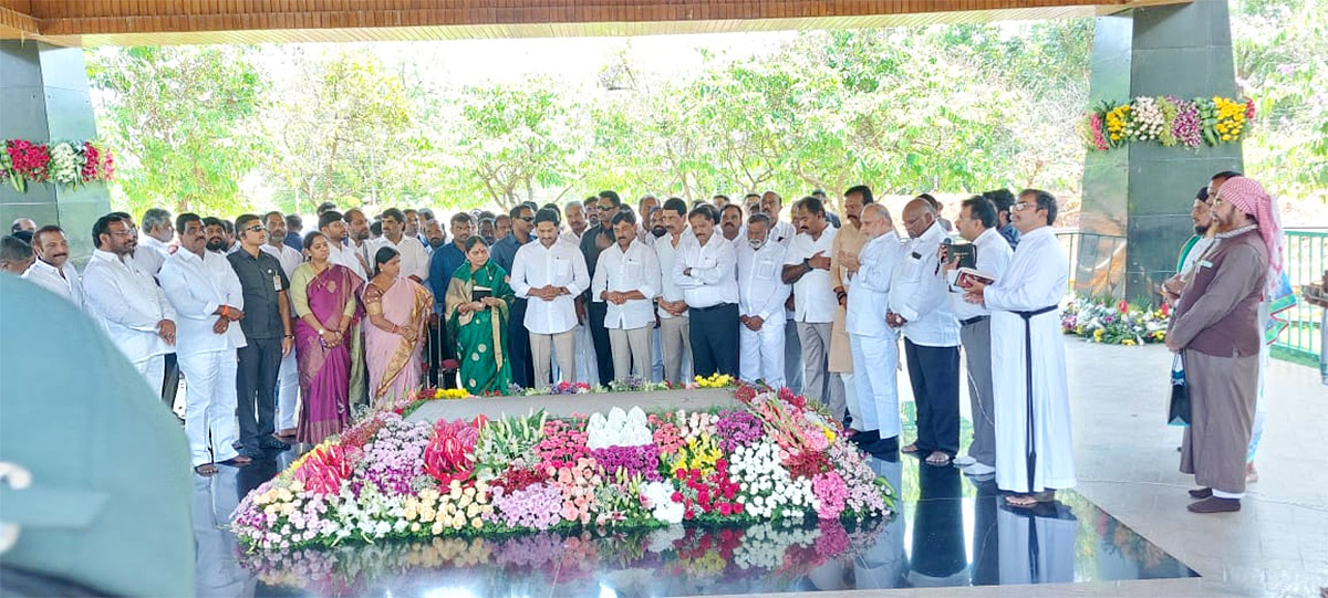 CM_20YS_20Jagan_20Ready_20To_20Memanta_20Siddham_20Bus_20Yatra_20Election_20Campaign-14_0.jpg 30