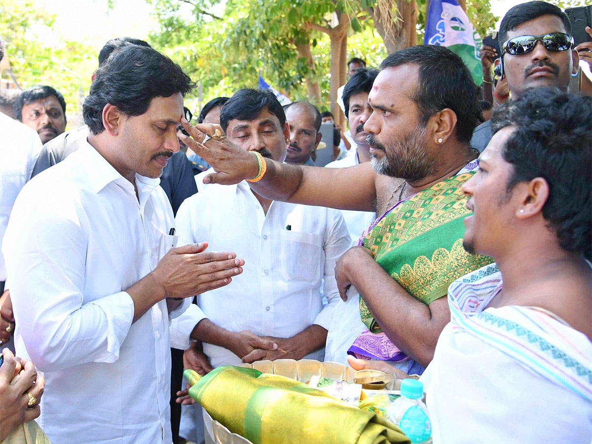 CM_20YS_20Jagan_20Ready_20To_20Memanta_20Siddham_20Bus_20Yatra_20Election_20Campaign-26.jpg 10