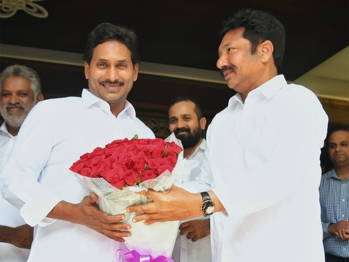 CM_20YS_20Jagan_20Ready_20To_20Memanta_20Siddham_20Bus_20Yatra_20Election_20Campaign-4.jpg 5