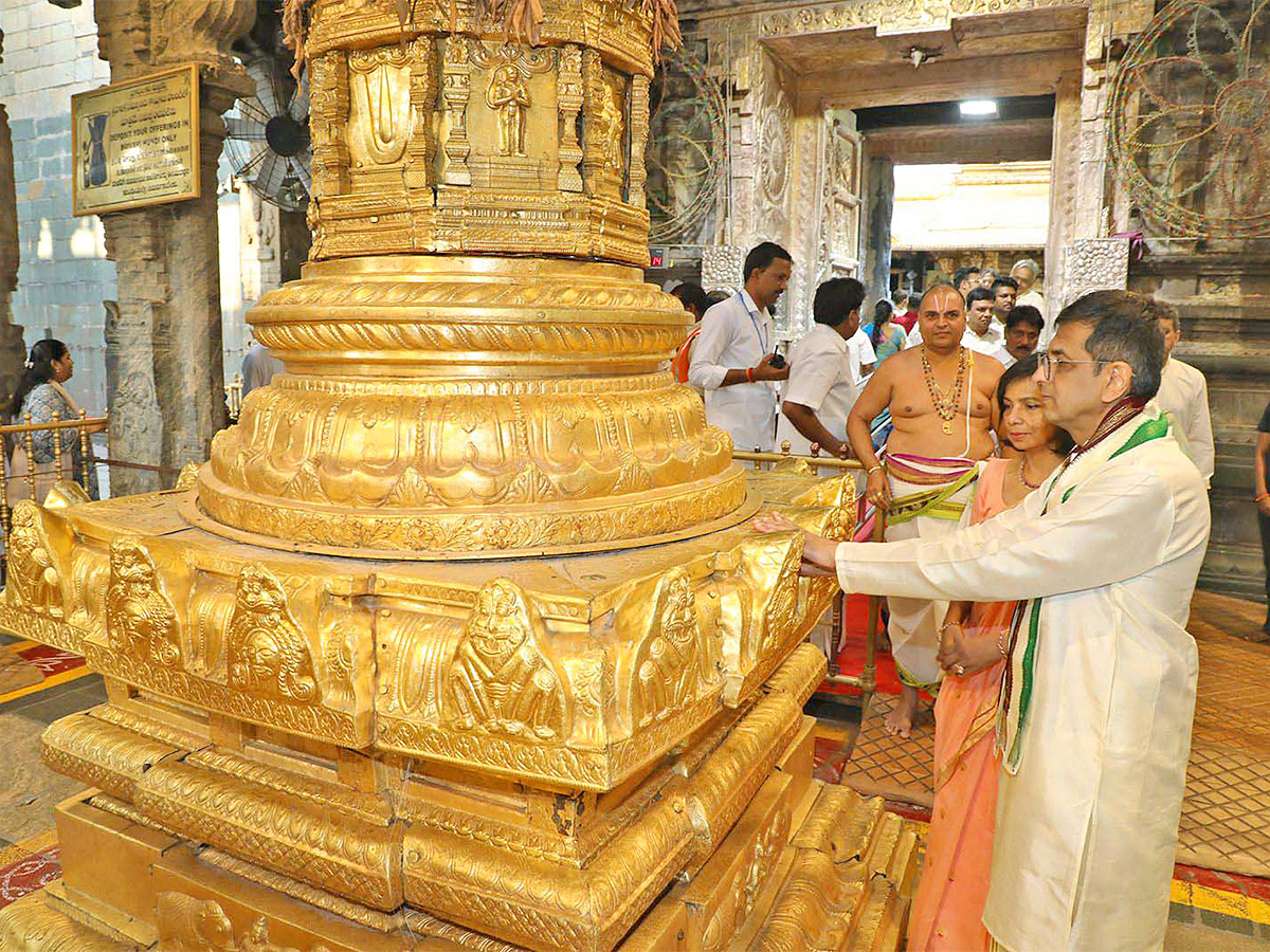 Ram_20Charan_20Visits_20Tirumala_20Temple-10.jpg 10