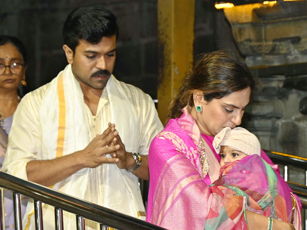 Ram_20Charan_20Visits_20Tirumala_20Temple-2.jpg 2