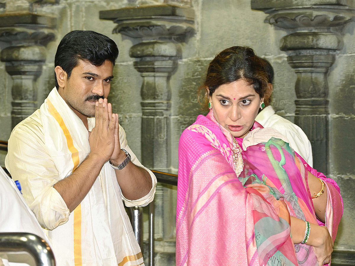 Ram_20Charan_20Visits_20Tirumala_20Temple-3.jpg 3
