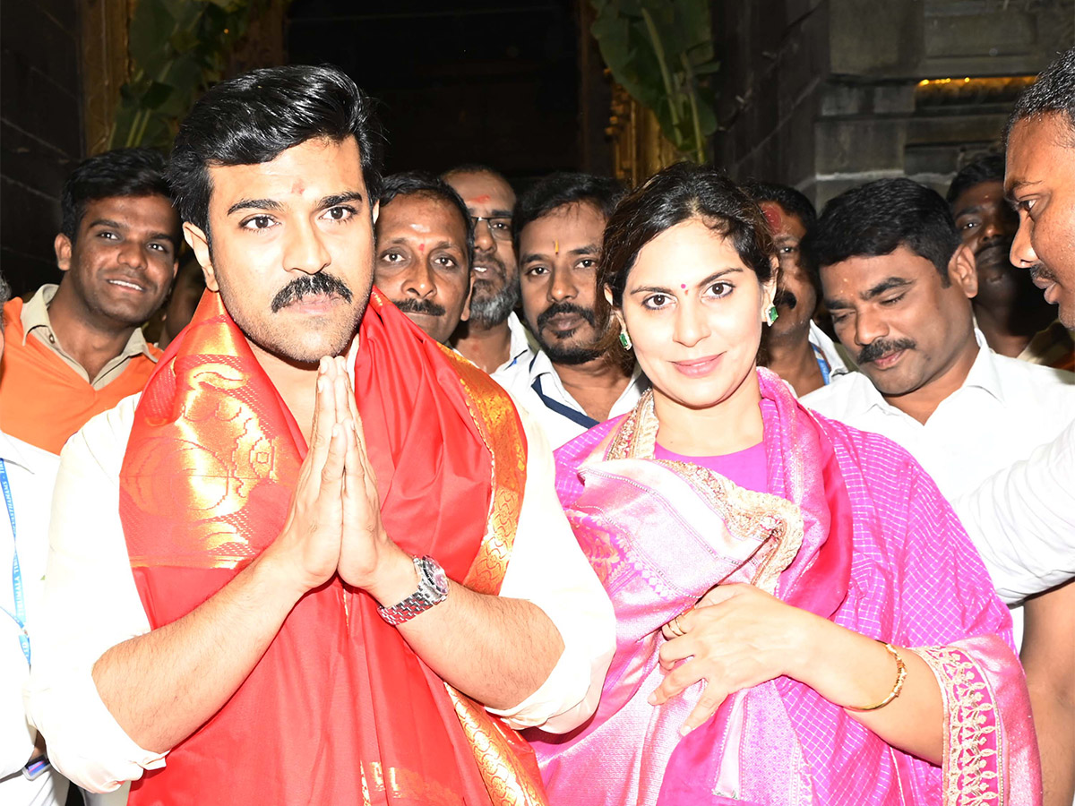 Ram_20Charan_20Visits_20Tirumala_20Temple-4.jpg 4