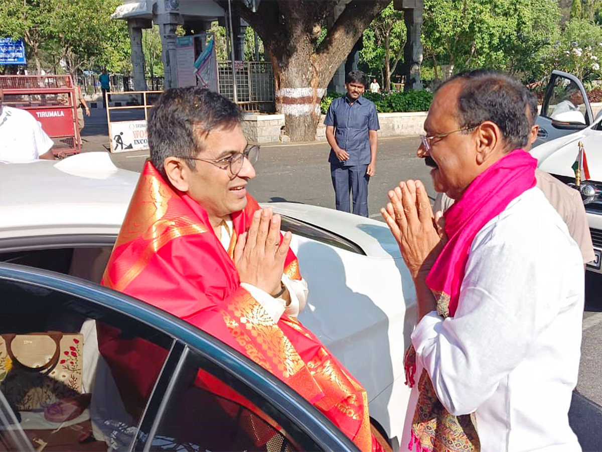 Ram_20Charan_20Visits_20Tirumala_20Temple-7.jpg 7