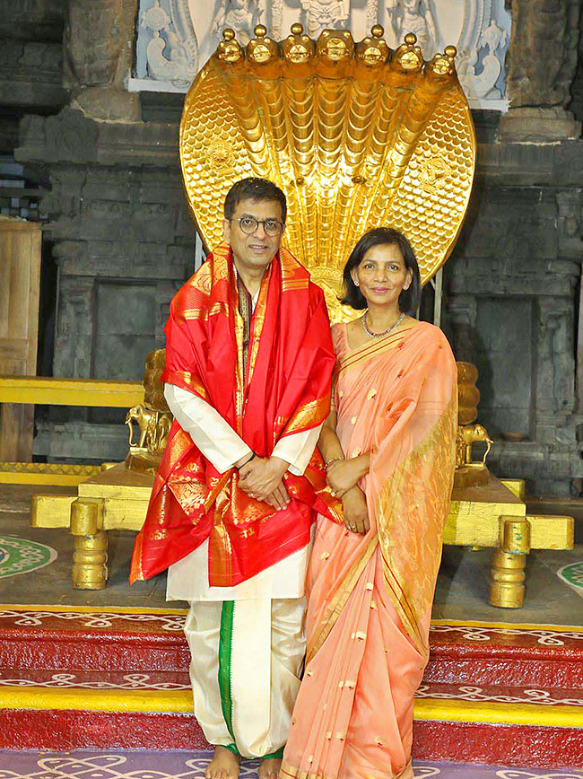 Ram_20Charan_20Visits_20Tirumala_20Temple-9.jpg 9