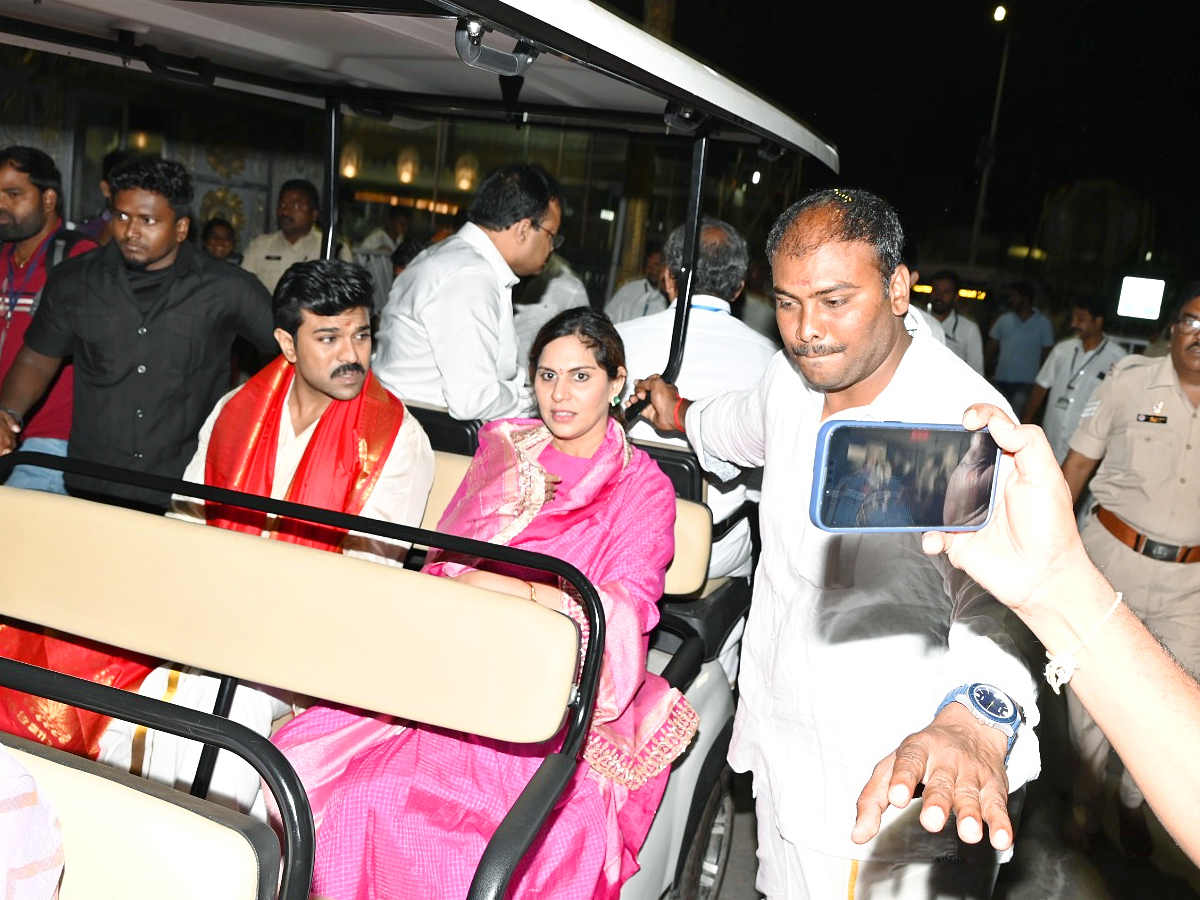 Ram_20Charan_20couple_20visits_20Tirumala_20temple_20Photos_13.jpg 14