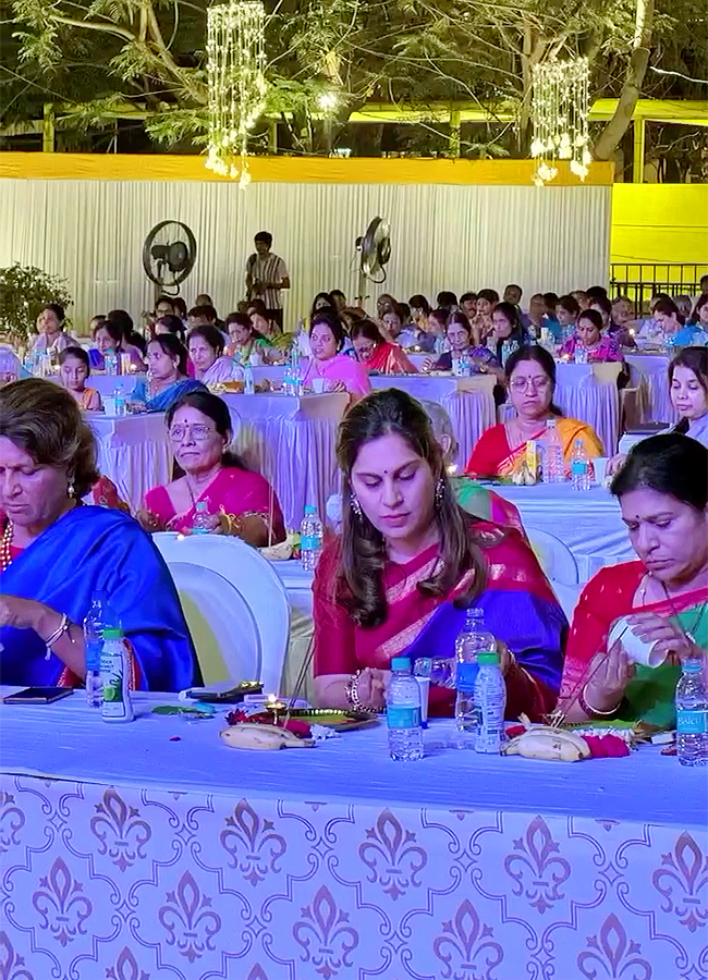 Surekha_20Konidela_20Graciously_20Hosted_20an_20Annadanam-16.jpg 16