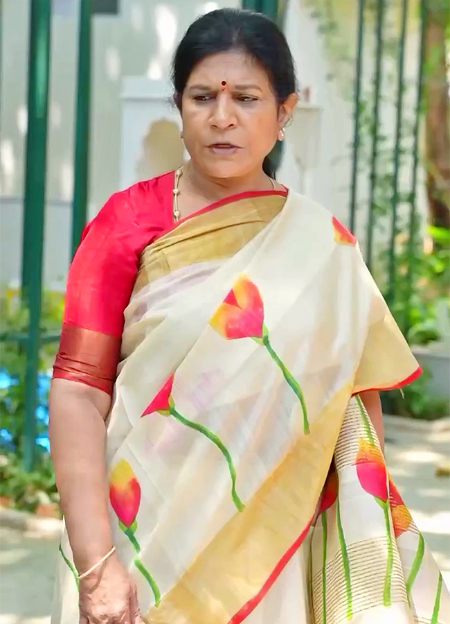 Surekha_20Konidela_20Graciously_20Hosted_20an_20Annadanam-23.jpg 23