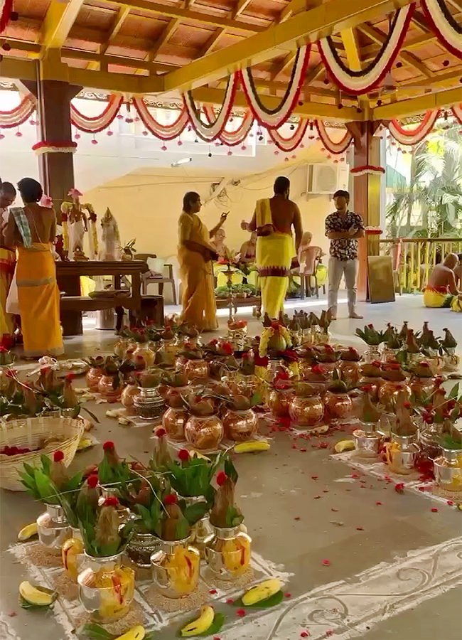 Surekha_20Konidela_20Graciously_20Hosted_20an_20Annadanam-29.jpg 27