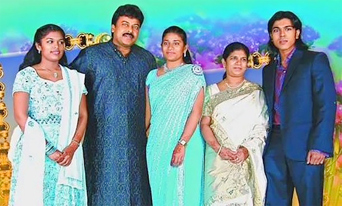 Tollywood_20Hero_20Ram_20Charan_20Unseen_20Photos-33.jpg 32
