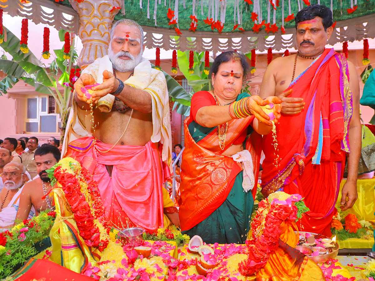 Shiva_20Kalyanam_20Mahotsav_20Celebrations_20in_20Raja_20Rajeshwara_20Temple_20At_20Vemulawada_20Photos_11.jpg 12