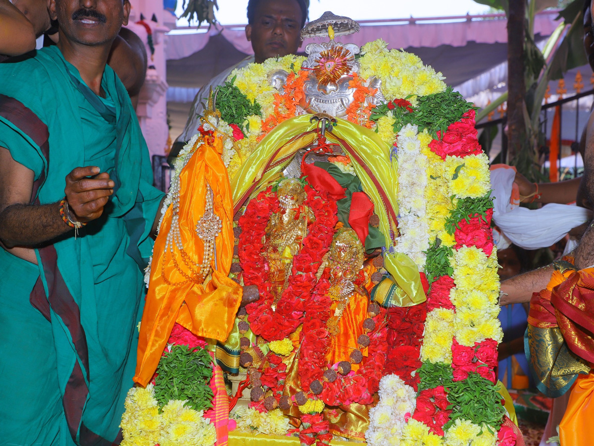 Shiva_20Kalyanam_20Mahotsav_20Celebrations_20in_20Raja_20Rajeshwara_20Temple_20At_20Vemulawada_20Photos_21.jpg 21
