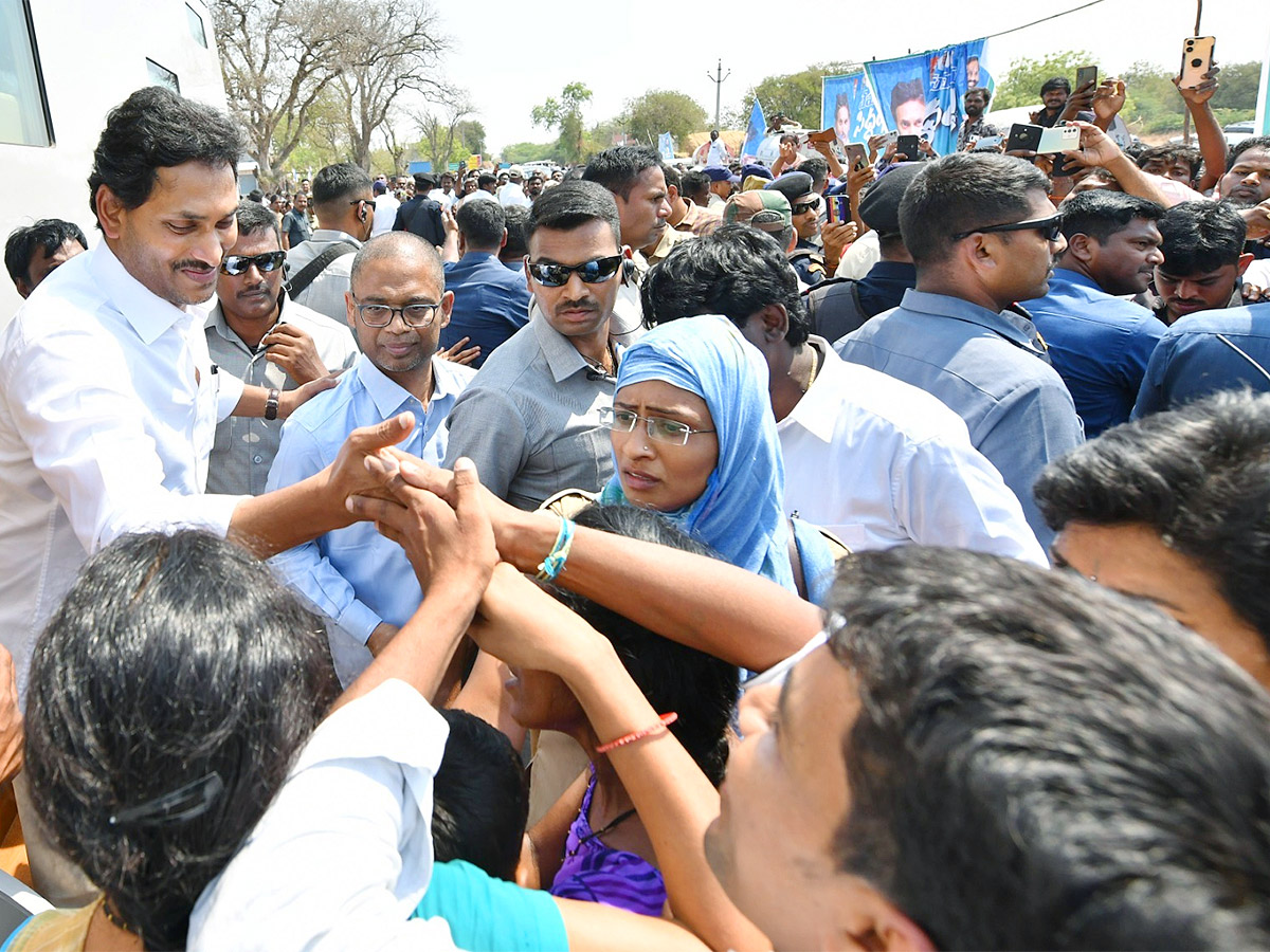 AP_20CM_20YS_20Jagan_20Memantha_20Siddham_20Day3_20at_20Kurnool_20district-1.jpg 1
