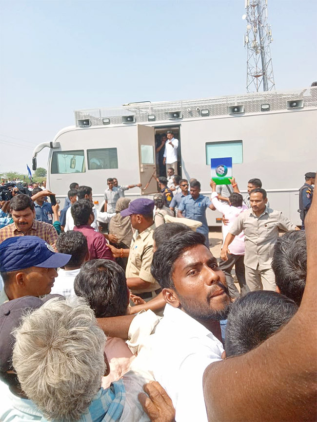 AP_20CM_20YS_20Jagan_20Memantha_20Siddham_20Day3_20at_20Kurnool_20district-13.jpg 13