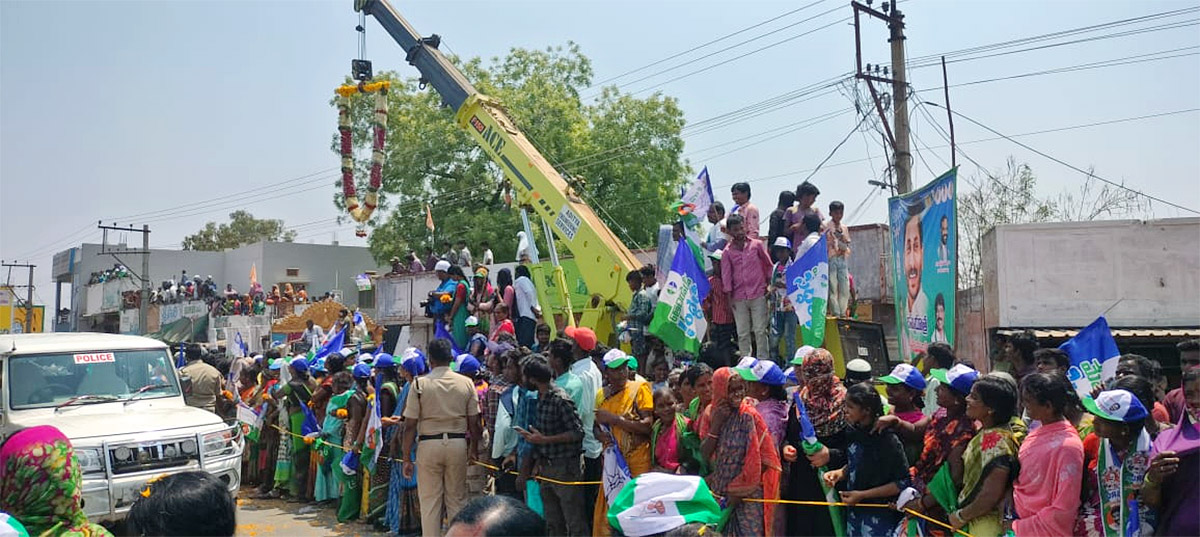 AP_20CM_20YS_20Jagan_20Memantha_20Siddham_20Day3_20at_20Kurnool_20district-15.jpg 15