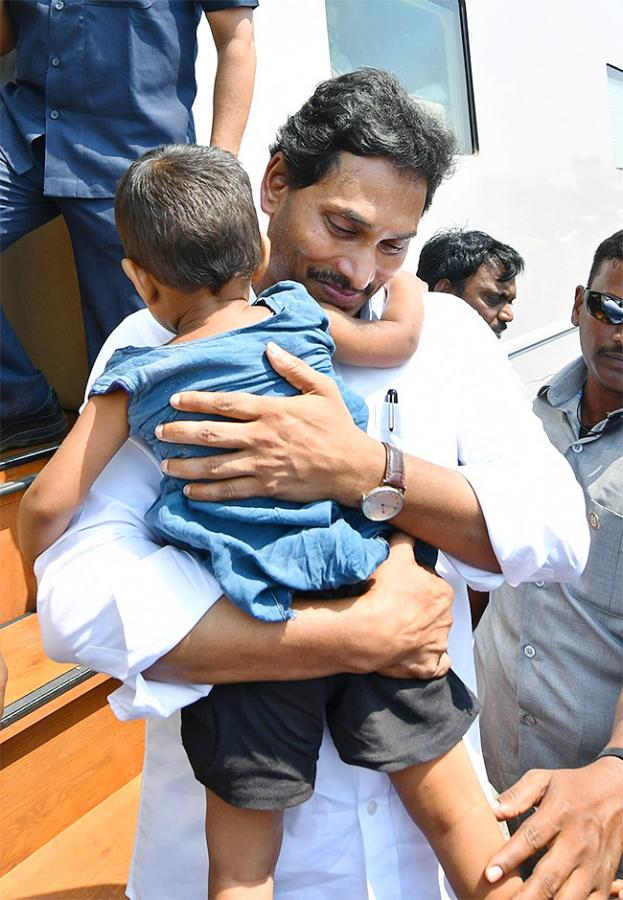 AP_20CM_20YS_20Jagan_20Memantha_20Siddham_20Day3_20at_20Kurnool_20district-4.jpg 4