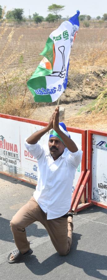 AP_20CM_20YS_20Jagan_20Memantha_20Siddham_20Day3_20at_20Kurnool_20district-6.jpg 6