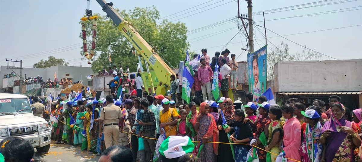 AP_20CM_20YS_20Jagan_20Memantha_20Siddham_20Day3_20at_20Kurnool_20district-7.jpg 7