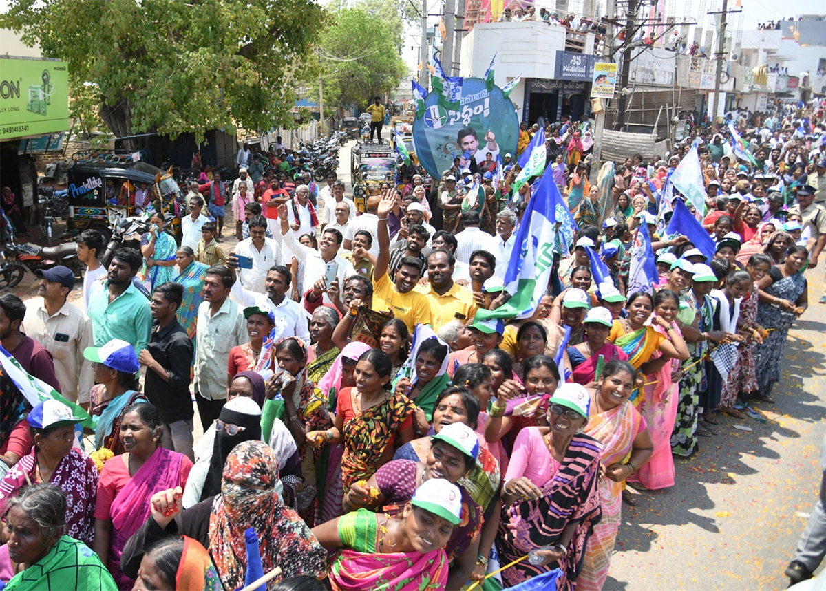 AP_20CM_20YS_20Jagan_20Memantha_20Siddham_20Day_203_20At_20Kurnool_20Photos-25.jpg 25
