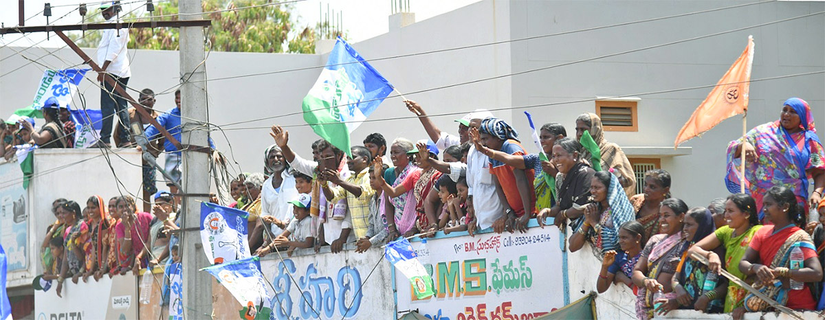AP_20CM_20YS_20Jagan_20Memantha_20Siddham_20Day_203_20At_20Kurnool_20Photos-27.jpg 27