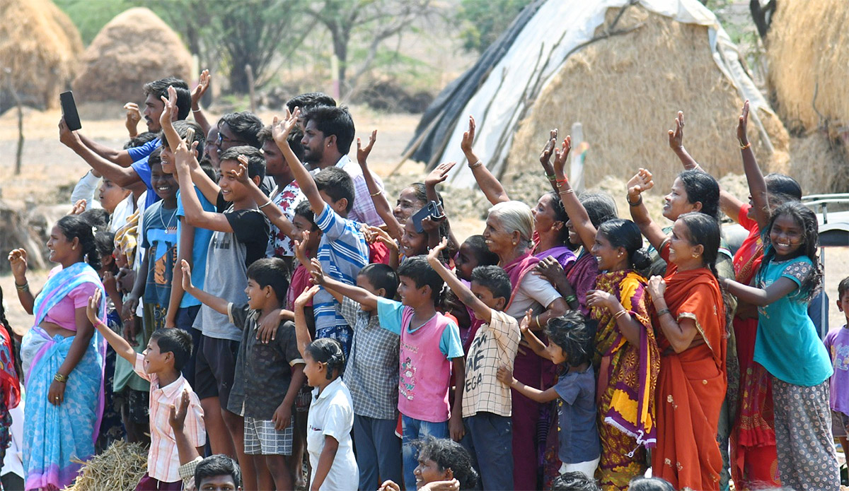 AP_20CM_20YS_20Jagan_20Memantha_20Siddham_20Day_203_20At_20Kurnool_20Photos-33.jpg 32