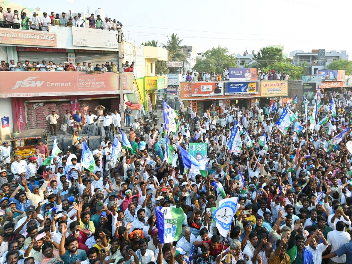 AP_20CM_20YS_20Jagan_20Memantha_20Siddham_20Public_20Meeting_20at_20Yemmiganur_20photos_12.jpg 26