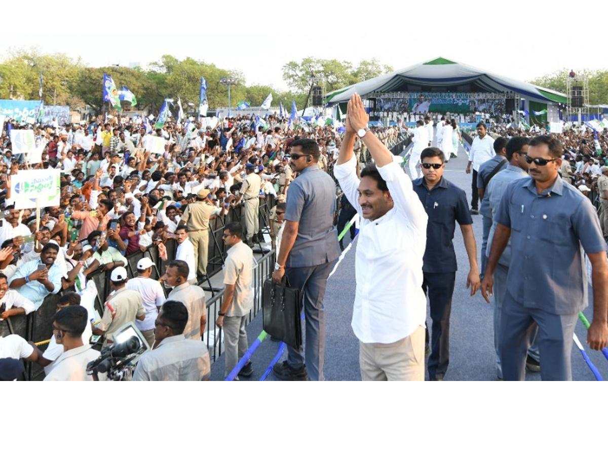 AP_20CM_20YS_20Jagan_20Memantha_20Siddham_20Public_20Meeting_20at_20Yemmiganur_20photos_26.jpg 14