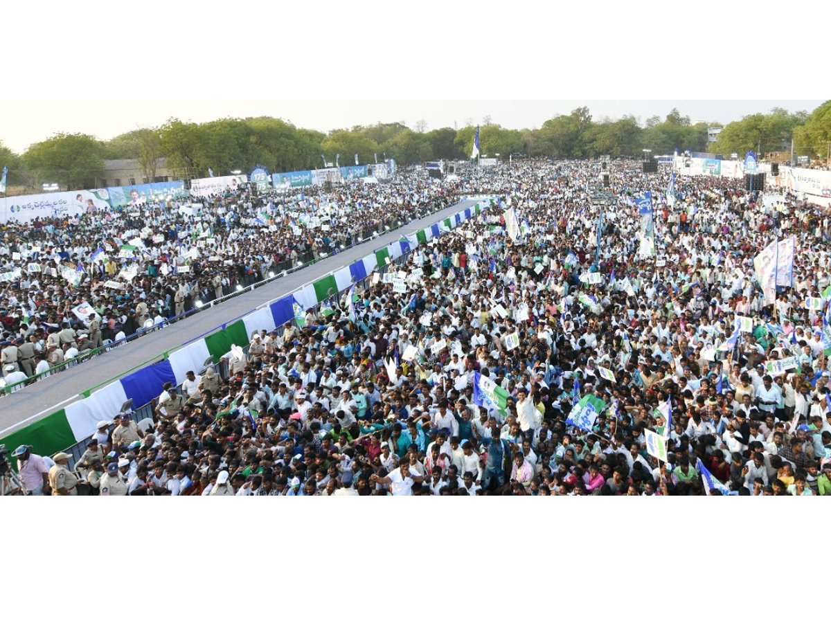 AP_20CM_20YS_20Jagan_20Memantha_20Siddham_20Public_20Meeting_20at_20Yemmiganur_20photos_30.jpg 4