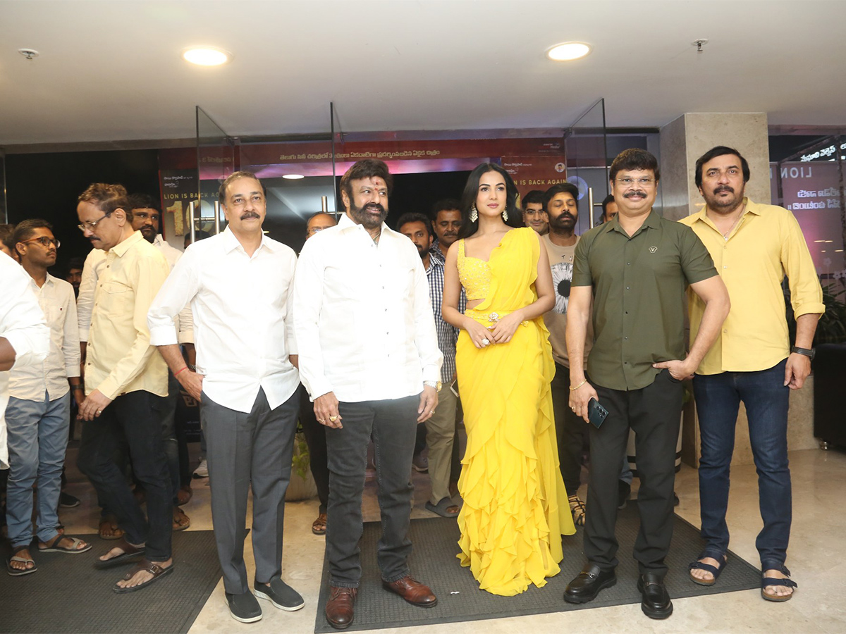 Balakrishna_20Legend_2010years_20Blockbuster_20Celebrations_20Event_20Photos-32.jpg 27