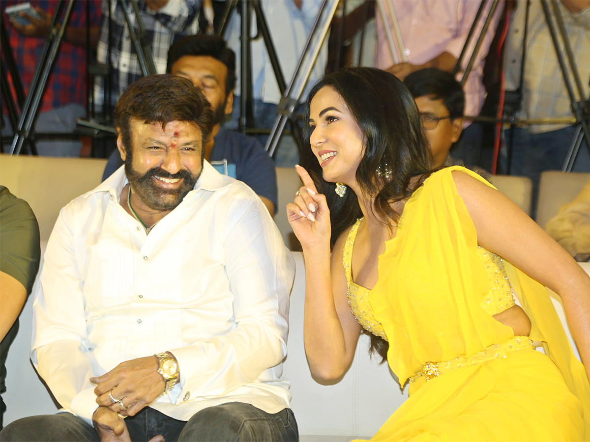 Balakrishna_20Legend_2010years_20Blockbuster_20Celebrations_20Event_20Photos-35.jpg 29
