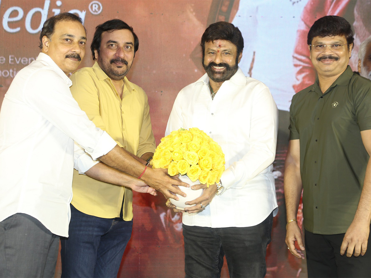 Balakrishna_20Legend_2010years_20Blockbuster_20Celebrations_20Event_20Photos-36.jpg 30