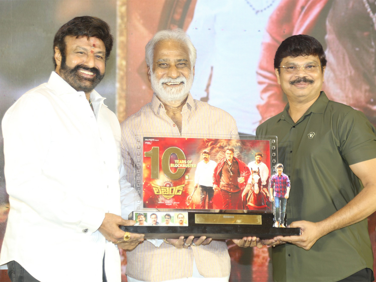 Balakrishna_20Legend_2010years_20Blockbuster_20Celebrations_20Event_20Photos-38.jpg 32
