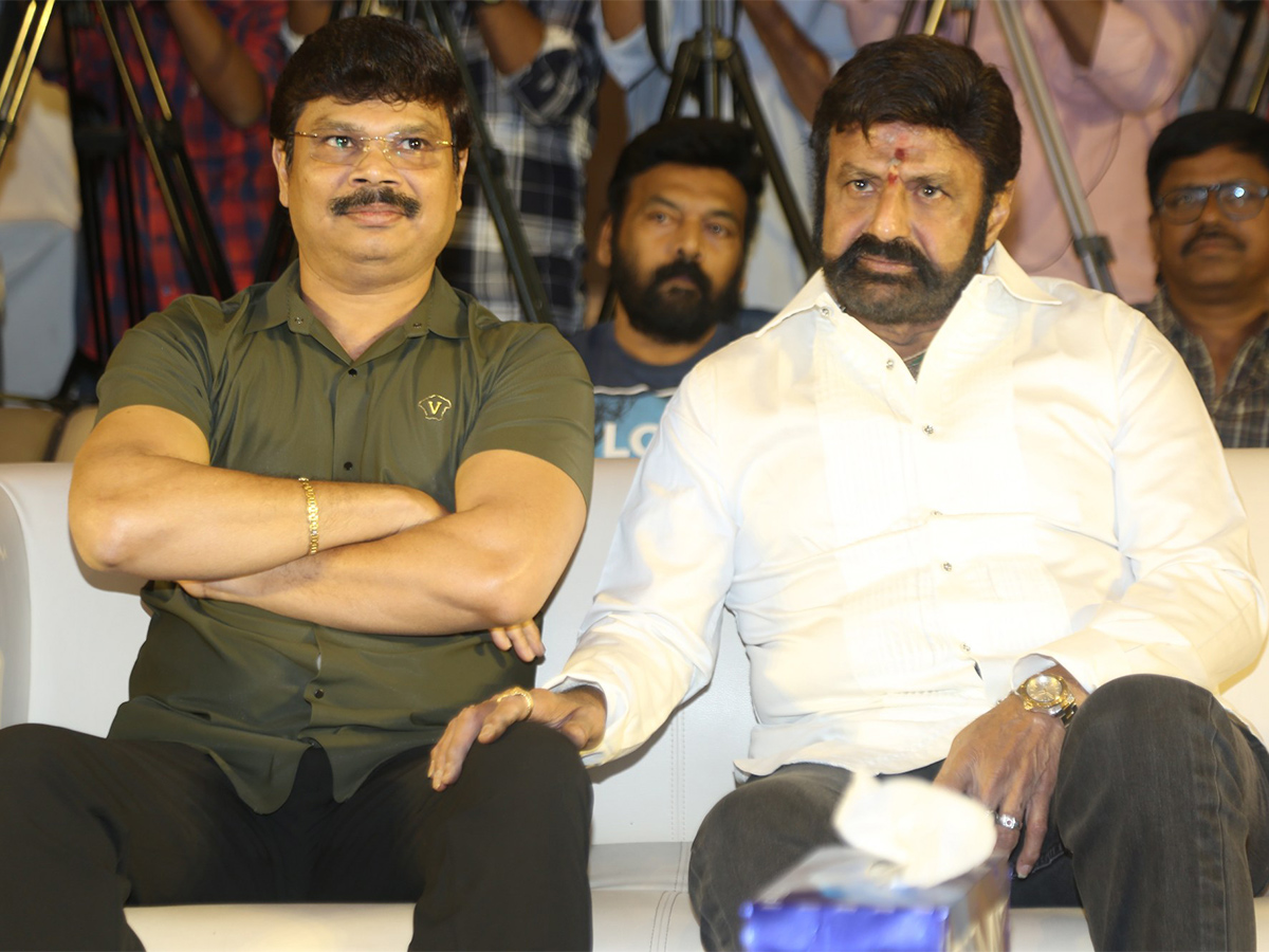 Balakrishna_20Legend_2010years_20Blockbuster_20Celebrations_20Event_20Photos-49.jpg 42